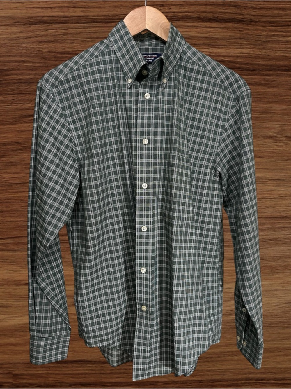 Roundtree & Yorke Easy Care Men’s Green  Check LS Button Down Shirt. Small